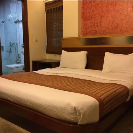 Jenus Hotel-Sindhi Camp Dzsaipur Kültér fotó